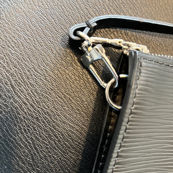 Authentic Louis Vuitton Epi Pochette - Picture 11 of 11